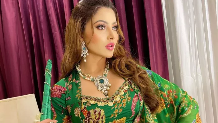 Urvashi Rautela Instagram Post Cost: उर्वशी रौतेला फिल्म एक्ट्रेस है।