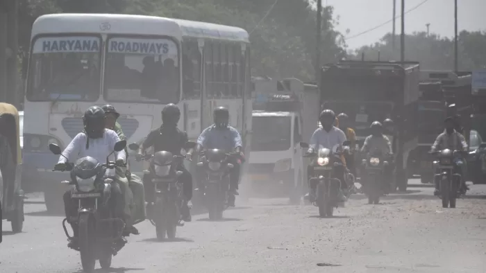 राजधानी दमघोंटू होने वाली हवा! बढ़ने लगा प्रदूषण, दिल्ली के 13 इलाकों की हवा रही खराब।