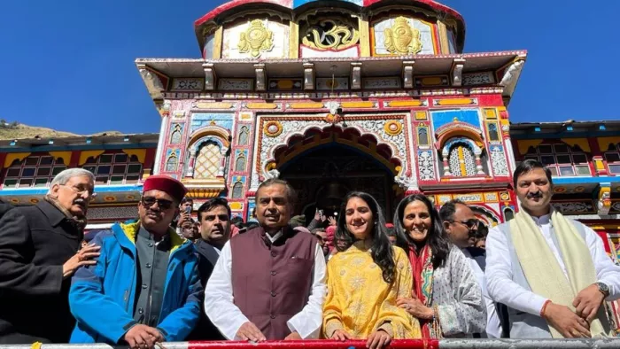 उद्योगपति मुकेश अंबानी पहुंचे बदरीनाथ धाम