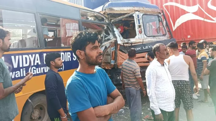 हादसे में दो बच्चों तथा ट्राला चालक सहित कई घायल।