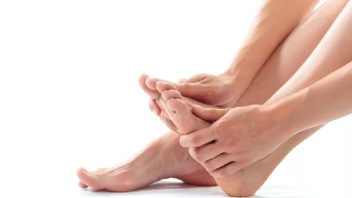 Tingling In Feet: पैरों में क्यों होती है झनझनाहट