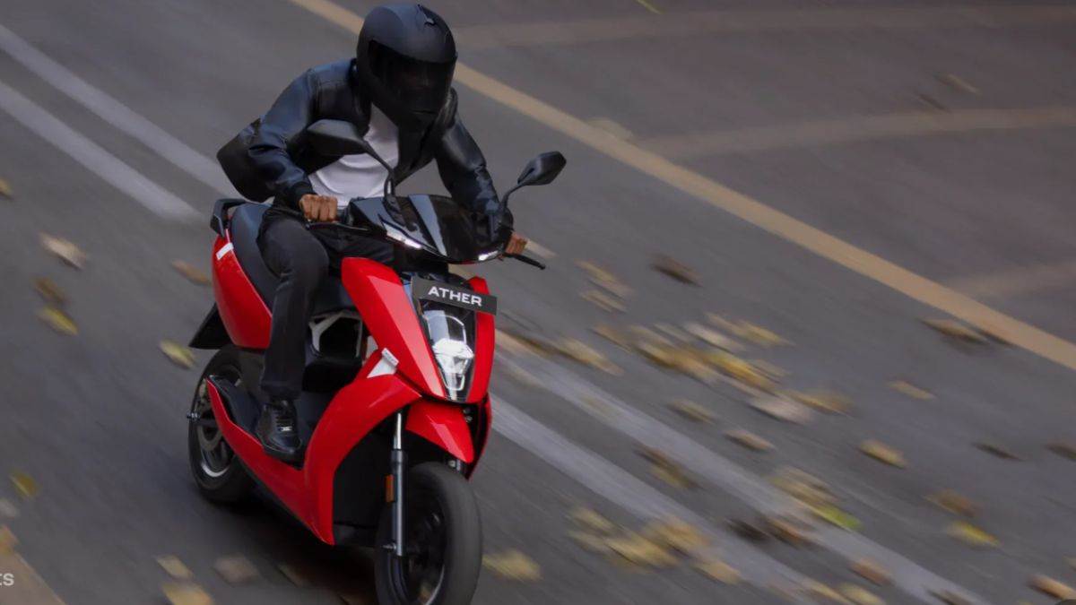 https://www.jagranimages.com/images/newimg/12102024/12_10_2024-ather_electric_scooter_discount_23814739.jpg