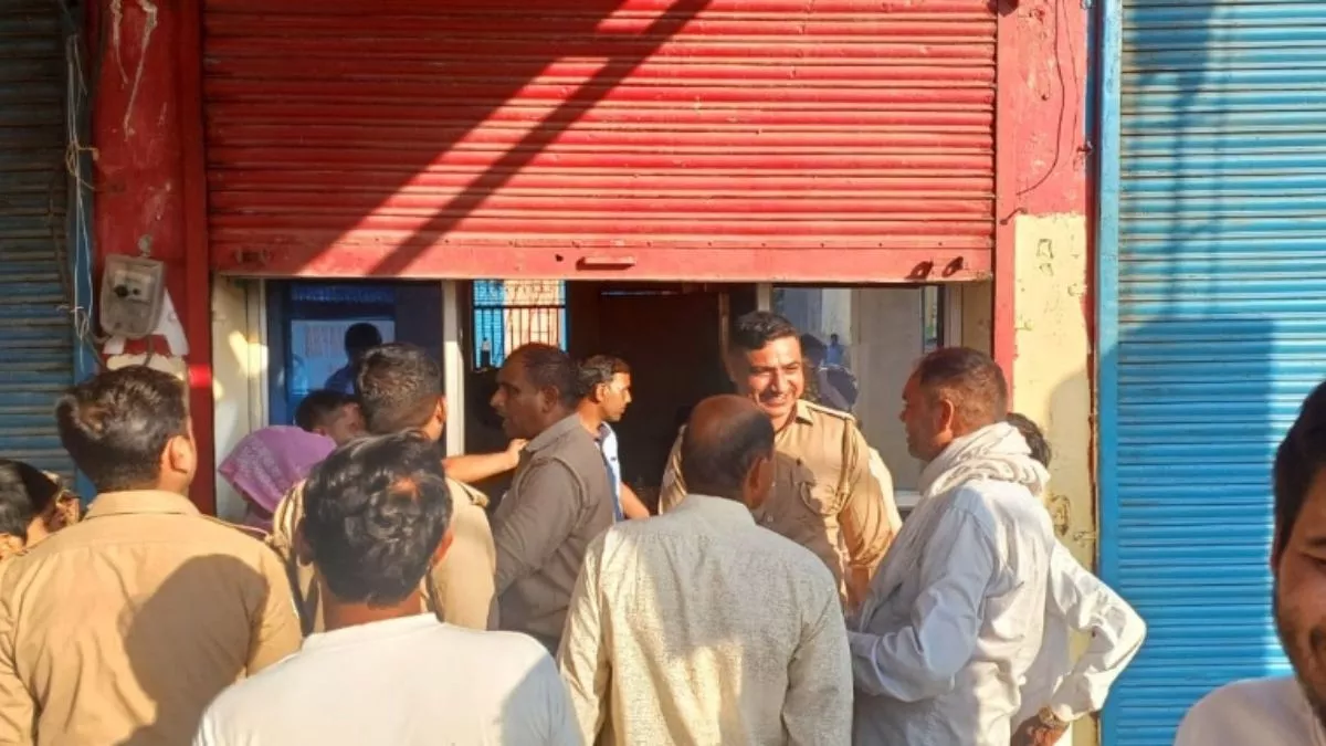 पैरों में दर्द की दवाई लेने आई थी महिला, डॉक्टर ने पति को भेजा बाहर; फिर अंदर से आने लगी थप्पड़ मारने की आवाजें