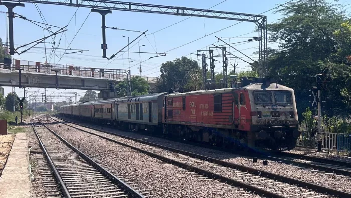 त्योहारों के सीजन में ट्रेनों में नहीं मिलेगी सीट