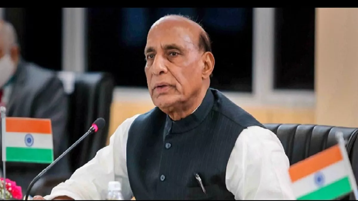 Rajnath Singh: पड़ोसी मुल्क कभी भी कर सकते हैं हमला, सेना पूरी तरह रहे तैयार; राजनाथ सिंह ने क्यों कहा ऐसा?
