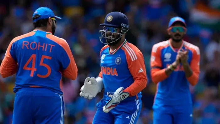टी20 वर्ल्ड कप 2024 के दौरान पंत और रोहित शर्मा। फोटो- X