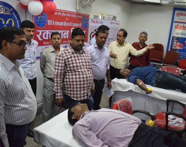 यूबीआइ के स्थापना दिवस पर रक्तदान PhotoBlood donation on the