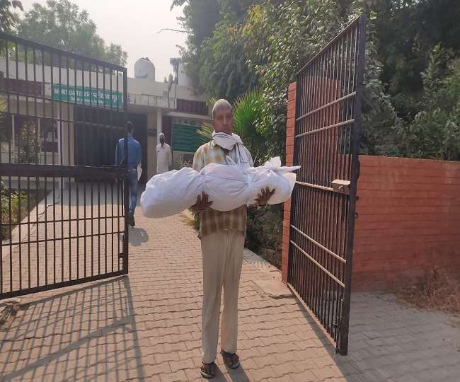 नाना की गोद में पोती का शव।