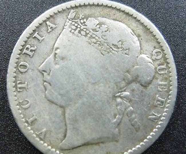 धनतेरस पर चांदी के सिक्कों की मांग ज्यादा रहती है।