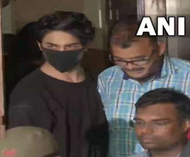 आर्यन खान ने शुक्रवार को क्रूज ड्रग्स मामले में एनसीबी के समक्ष अपने बयान दर्ज कराए।