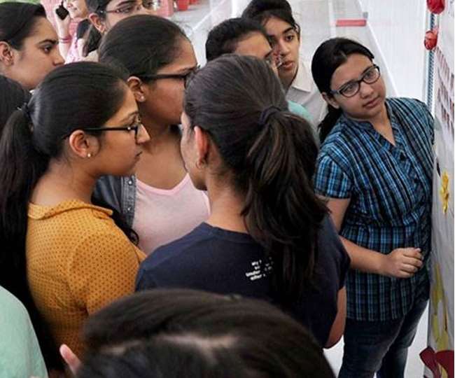 हर दिन किसी न किसी विभाग में कुछ न कुछ ही सही नौकरियां दी जा रही