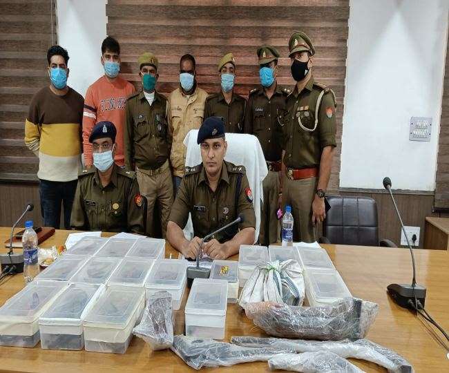 आरोपित पांच साल पहले भी 10 तमंचाें के साथ गिरफ्तार हुआ था।