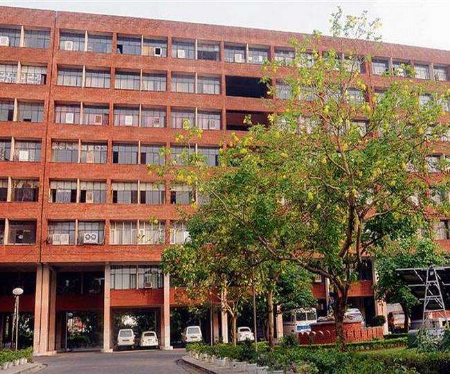 मोहाली के फेज- 8 स्थित पंजाब स्कूल शिक्षा बोर्ड की इमारत। फाइल फोटो