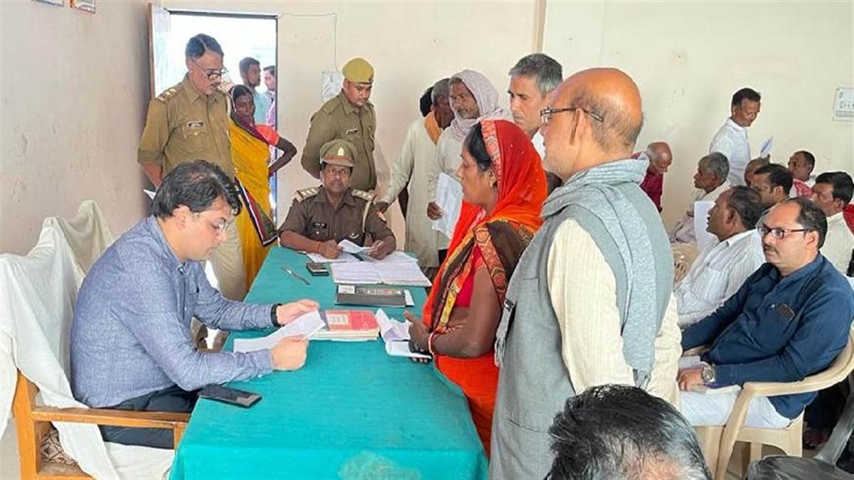 Ballia News साहब, अर्जी लगाने पर भी नहीं हल हो रहा भूमि विवाद, समाधान