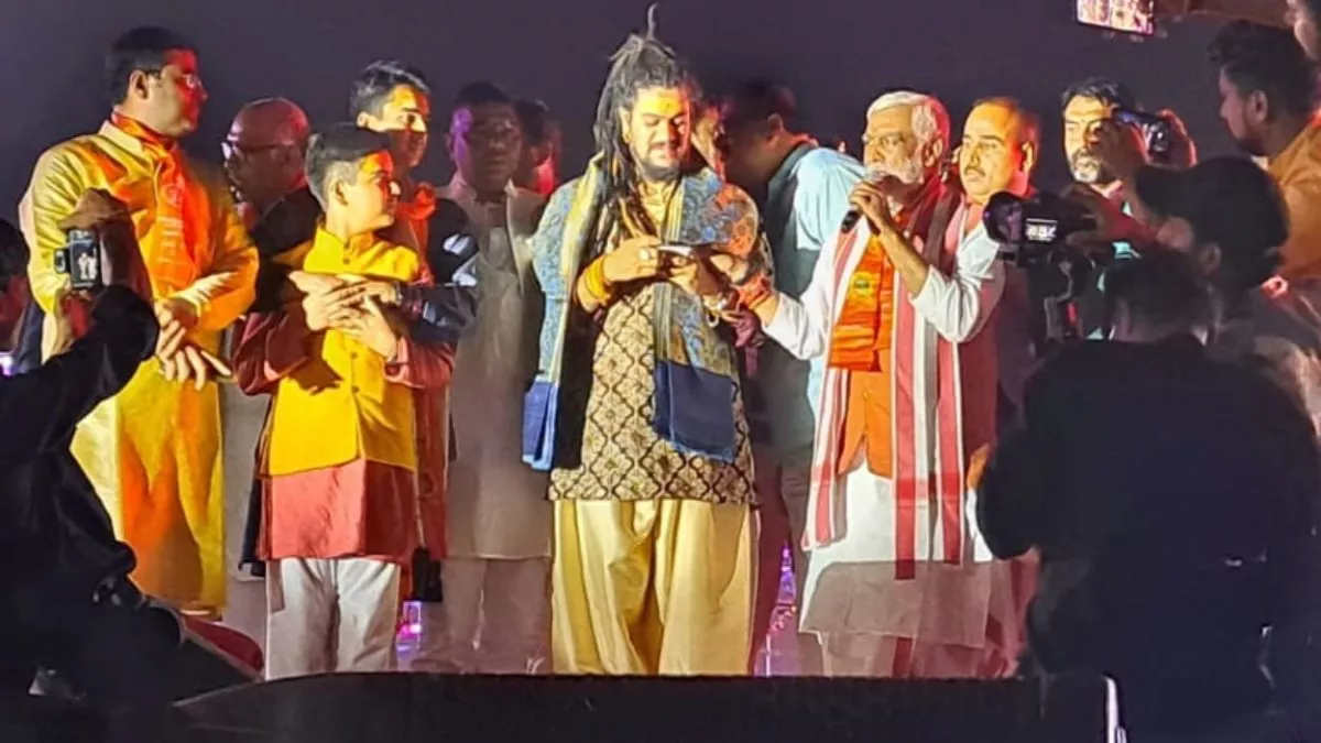 मेरा भोला है भंडारी... सुनकर झूम उठे लोग, बक्‍सर के अहिरौली धाम में हंसराज  रघुवंशी का चला जादू - Famous singer Hansraj Raghuvanshi created a buzz in Buxar  Mera Bhola Hai Bhandari