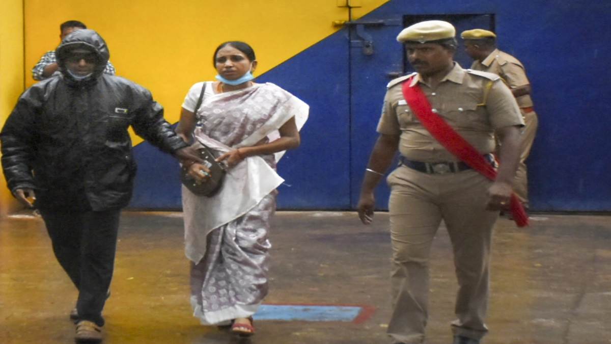 https://www.jagranimages.com/images/newimg/12112022/12_11_2022-nalini_sriharan_released_23199610.jpg