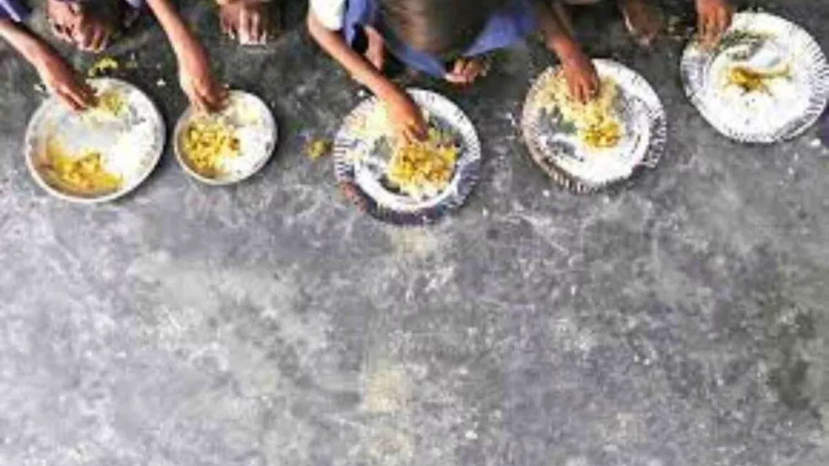 छात्रों ने घटिया भोजन का आरोप लगा नहीं खाया खाना.