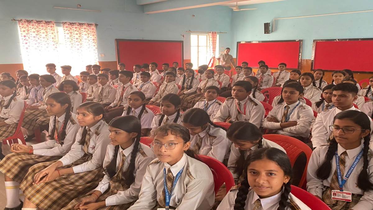 https://www.jagranimages.com/images/newimg/12112022/12_11_2022-semstar_global_school_school_prayagraj_23199294.jpg
