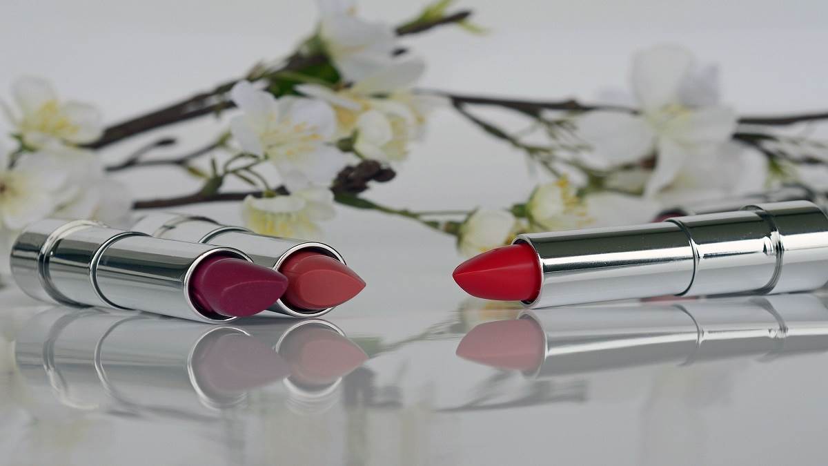 आजकल काफी ट्रेंड में रहते हैं ये Moisturizing Lipstick शेड्स, हर स्किन टोन को देते हैं सबसे इंप्रेसिव लुक