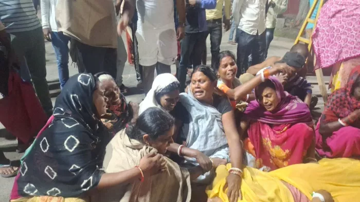 प्रसव के बाद महिला की मौत, ग्रामीणों ने लापरवाही का आरोप लगा क्लीनिक में की तोडफोड़
