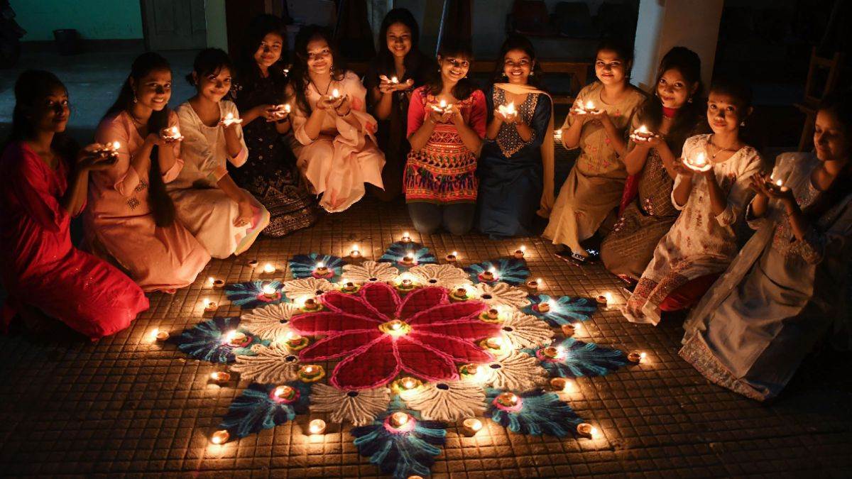 https://www.jagranimages.com/images/newimg/12112023/12_11_2023-diwali_cover_23579097.jpg