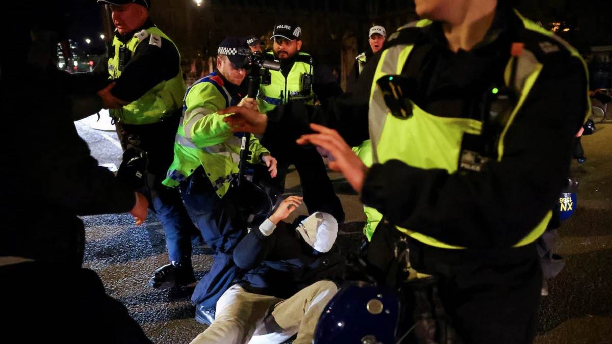 https://www.jagranimages.com/images/newimg/12112023/12_11_2023-london_protest_23578828.jpg