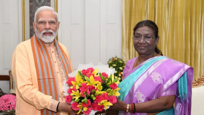 पीएम मोदी ने दिवाली के मौके पर राष्ट्रपति द्रौपदी मुर्मू से की मुलाकात। फोटोः @rashtrapatibhvn