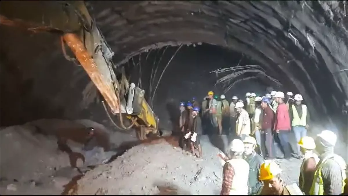 Uttarakhand Tunnel Accident: एक टनल में फंसी 40 जिंदगियां ... 3 दिन बाद भी नहीं किया जा सका रेस्क्यू , क्या अब स्टील पाइप से बचेगी मजदूरों की जान big24.news