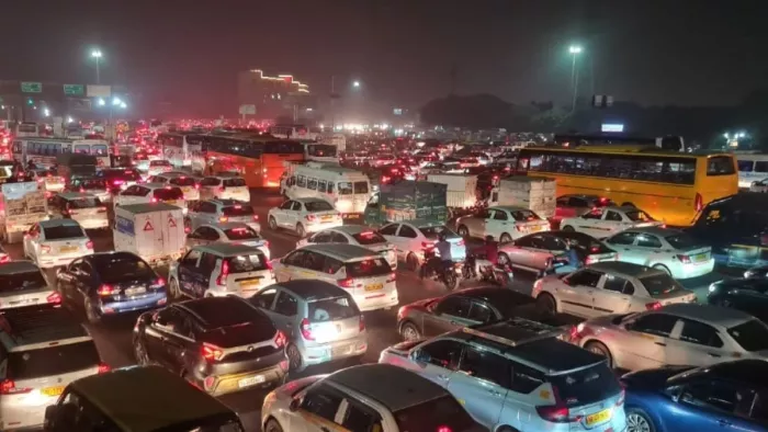 Delhi-NCR Traffic: दोपहर से लेकर अभी जाम से नहीं मिली राहत। फोटो जागरण