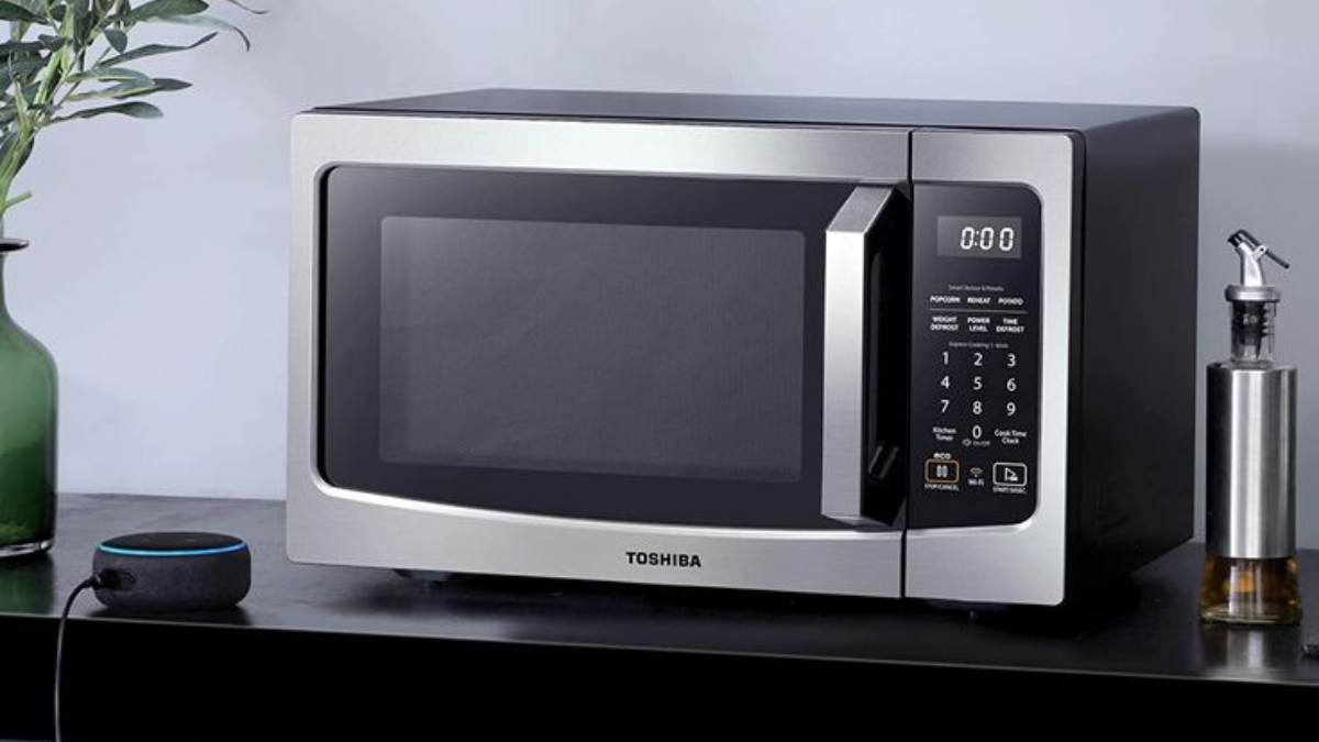 खाना बनाना अब होगा मजेदार इन कन्वेक्शन Microwave Oven के साथ, केक से लेकर कुकीज सब होगा इंस्टेंट बेक!