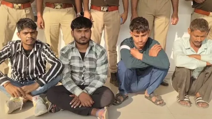 पुलिस ने पकड़े हत्या आरोपी। फोटो जागरण