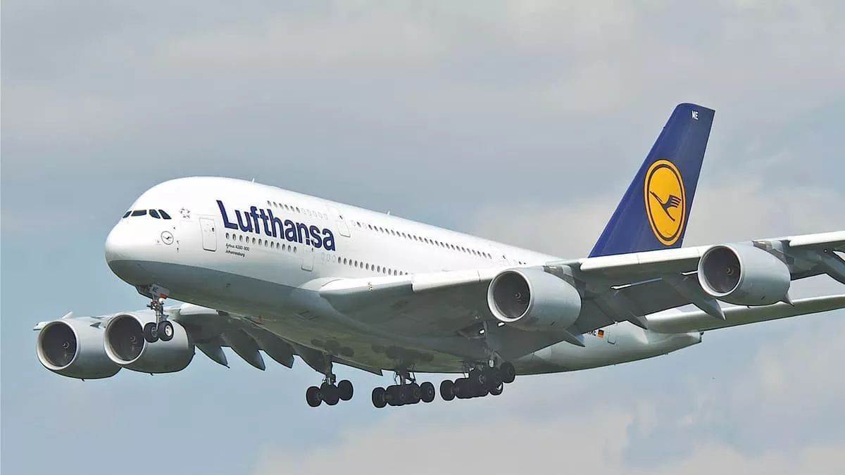 https://www.jagranimages.com/images/newimg/12112024/12_11_2024-lufthansa_flight_23830105.jpg
