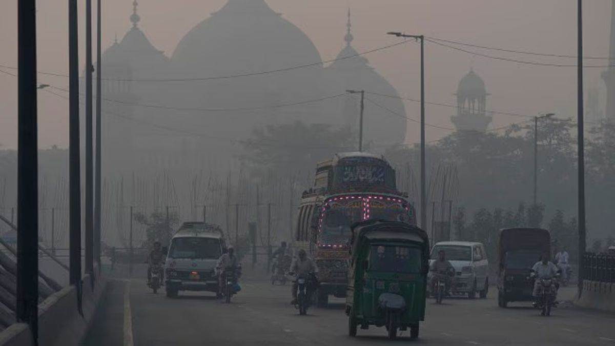pakistan air pollution aqi 11 million children at risk unicef urges government to act on hazardous