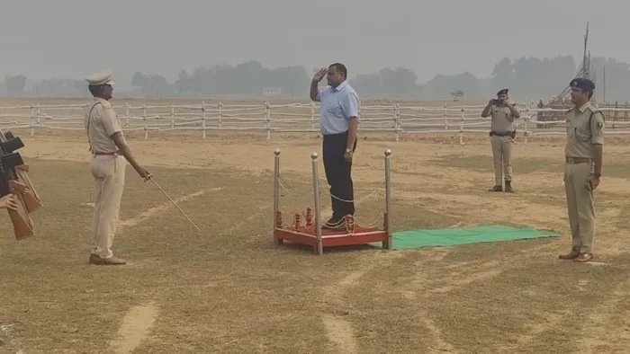 गार्ड ऑफ ऑनर लेते बिहार के मुख्य सचिव (जागरण)