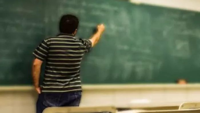 अनिवार्य तबादला की जद में आए कुछ शिक्षक स्कूल जाने को तैयार नहीं। (प्रतीकात्मक तस्वीर)