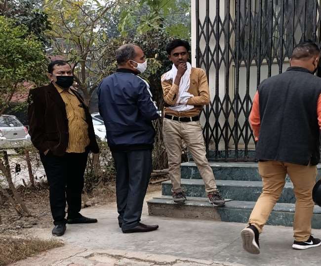 लखनऊ में ऑनलाइन डीएल व्यवस्था ऑफलाइन, दलालों का चलता सिक्का।