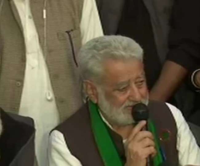 सभी जत्थेदारों के नंबरों को मिलाकर कई वाट्सएप ग्रुप बनाए गए हैं।