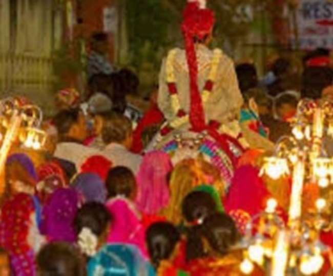 भोजपुर में शादी समारोह के दौरान तनी रायफल , सरेआम युवक की सीने में गोली  मारकर हत्या - Stretched rifle during marriage ceremony in Bhojpur and  publicly shot dead a youth