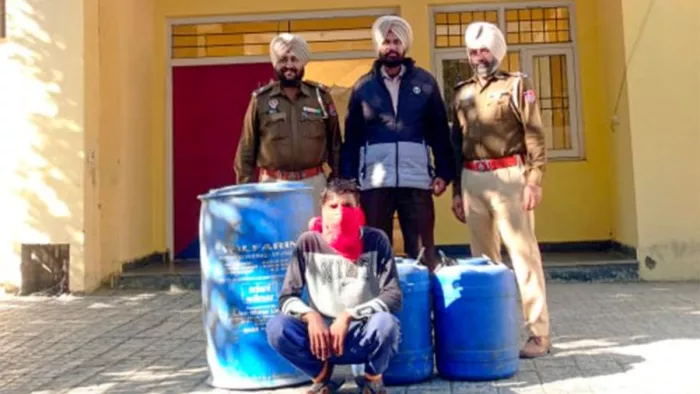 अवैध शराब बनाने के मामले में अमृतसर पुलिस को मिली बड़ी कामयाबी