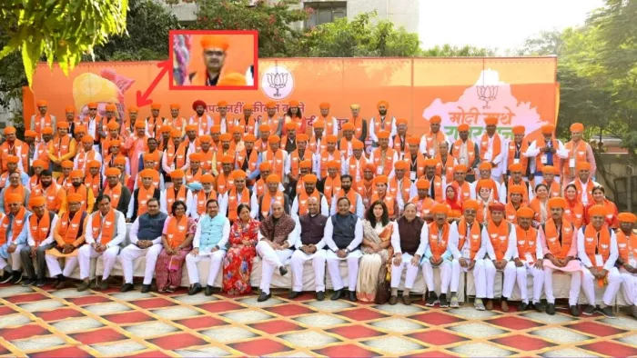 विधायक दल की बैठक में पूर्व मुख्यमंत्री वसुंधरा राजे ने शर्मा के नाम का प्रस्ताव किया तो वो चौंक गए।