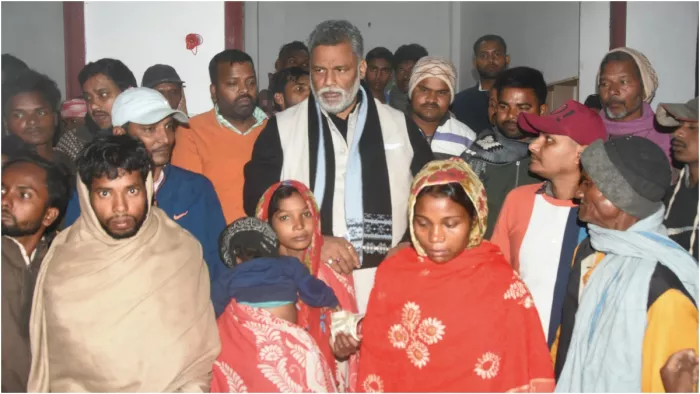 'न किसी के आगे हाथ फैलाना, न मजदूरी करना...'; पूर्णिया में पप्पू यादव ने दिखाई दरियादिली