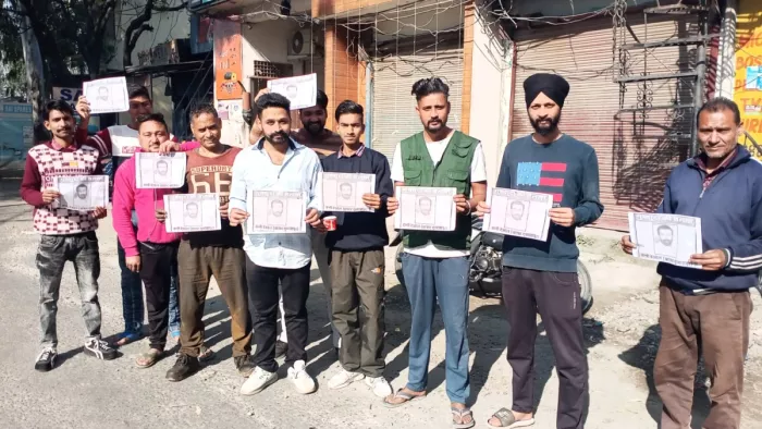 पठानकोट में लगे BJP सांसद सनी देओल की गुमशुदगी के पोस्टर