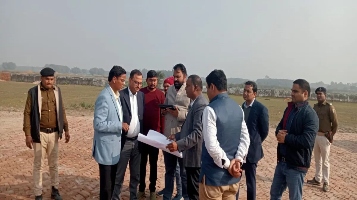 खुशखबरी! बिहार के इस शहर से जल्द उड़ान भरेगा 20 सीटेड विमान, DM ने किया निरीक्षण