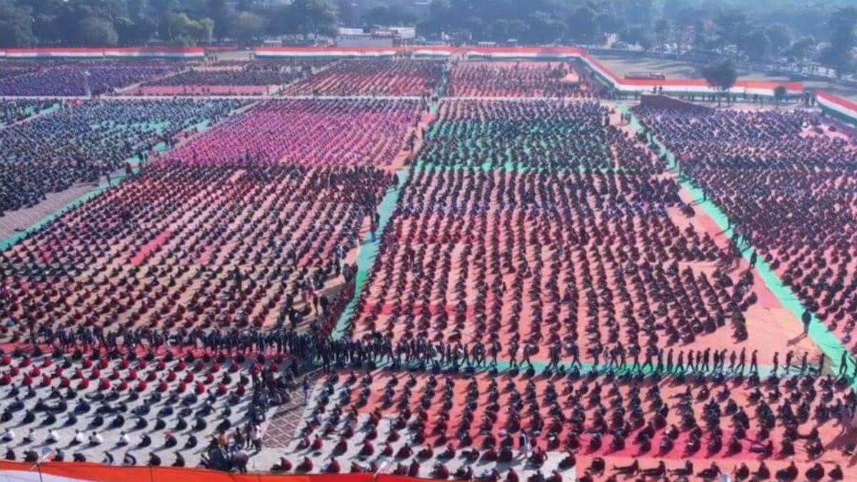 international geeta mahotsav one crore 27 lakh people recited global geeta cm nayab saini followed tradition donating lamps