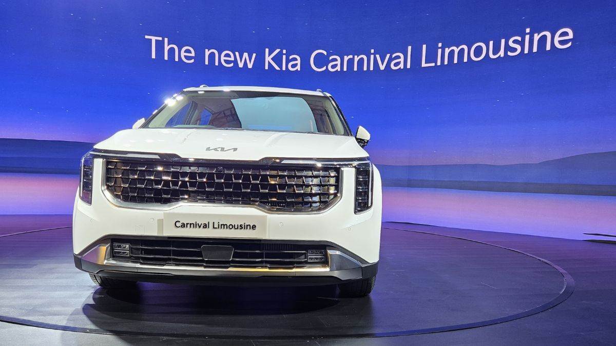 https://www.jagranimages.com/images/newimg/12122024/12_12_2024-kia_carnival_mpv_01216_23847105.jpg