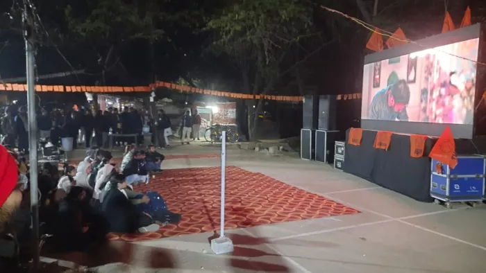 JNU में द साबरमती रिपोर्ट की चल रही स्क्रीनिंग।