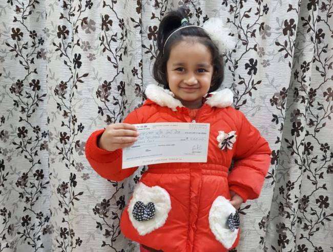 राधिका ने अपनी गुल्लक तोड़कर उसमें से पैसे निकालकर चेक बनवाकर मंदिर निर्माण के लिए दिया।