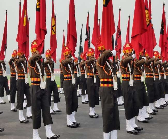 सेना की परेड करते हुए तसवीर। (फोटो- एएनआइ)