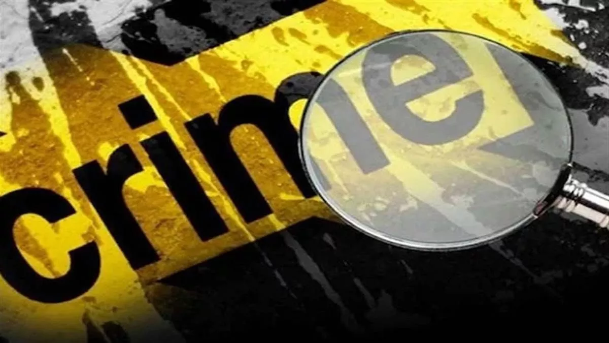 दुकान से वापस लौट रहे पिता पुत्र से ढाई लाख रुपये की लूट