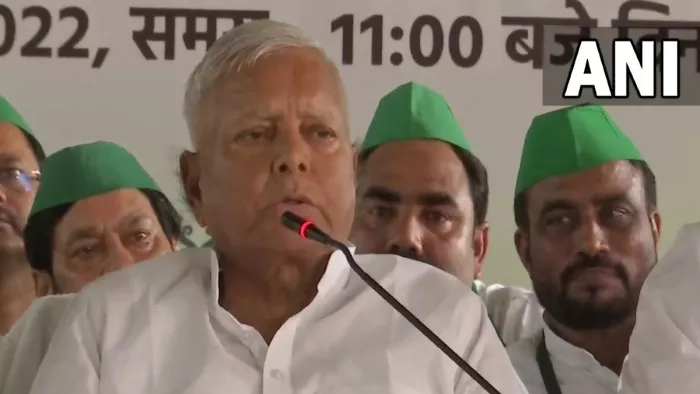 लालू प्रसाद यादव के खिलाफ नौकरी के लिए जमीन घोटाले मामले में केस आगे बढ़ाने की मंजूरी मिल गई है।